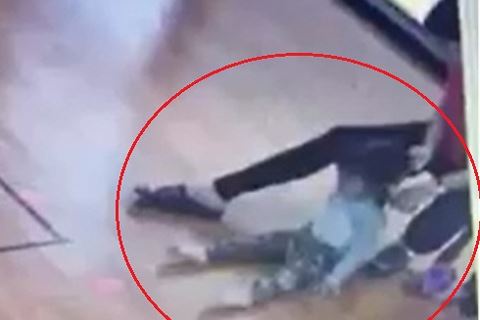 Thông tin chi tiết vụ bé mầm non ở Hà Nội bị cô túm tóc kéo giật về sau