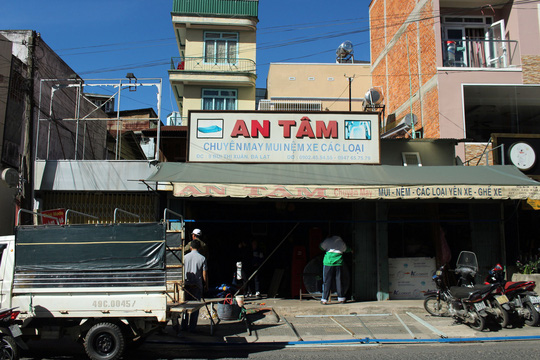 Đâm chết vợ rồi tự sát trước mặt con nhỏ