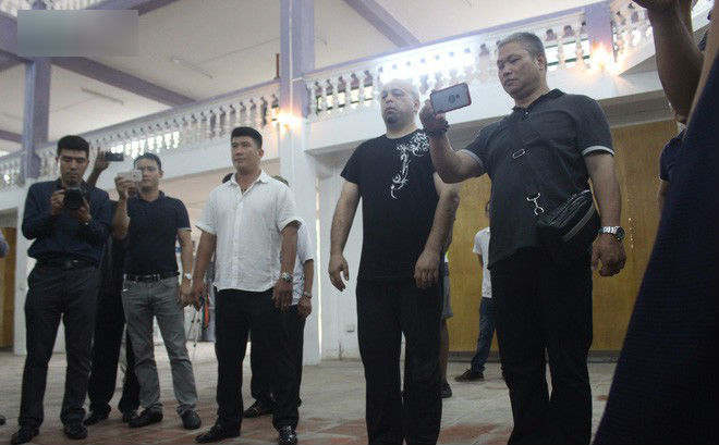 Về Canada, Flores lại nói điều khiến làng võ Việt sôi sục