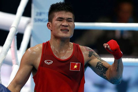 Về Canada, Flores lại nói điều khiến làng võ Việt sôi sục