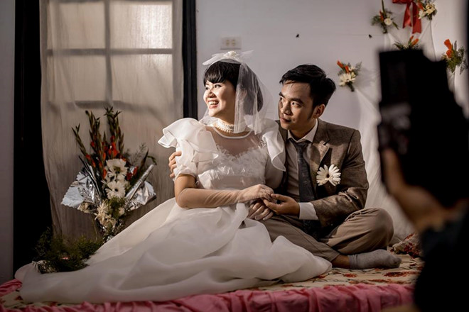 Cặp 9X Hà thành quay video đám cưới tái hiện thời cha mẹ anh