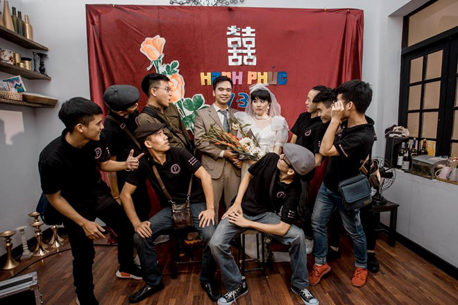 Cặp 9X Hà thành quay video đám cưới tái hiện thời cha mẹ anh