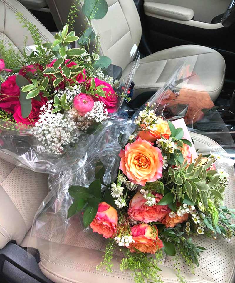 Chàng trai chi 25 triệu mua bó hồng 99 bông tặng bạn gái