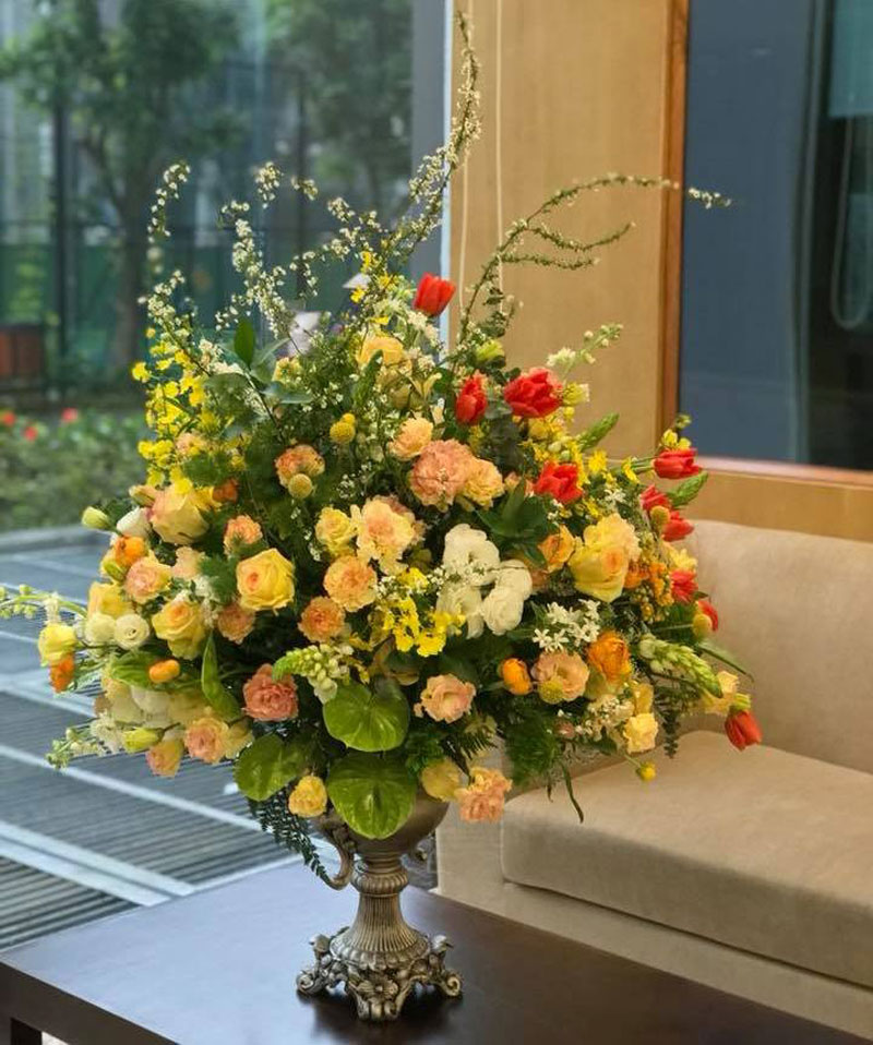 Chàng trai chi 25 triệu mua bó hồng 99 bông tặng bạn gái