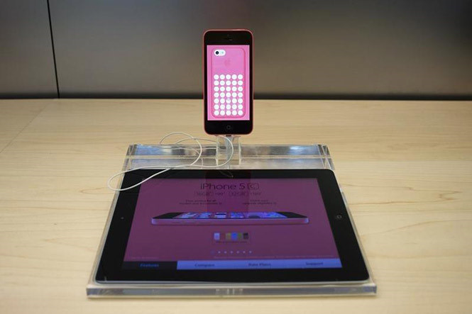 Cựu kỹ sư bảo mật Apple tuyên bố có thể giúp mở khóa iPhone