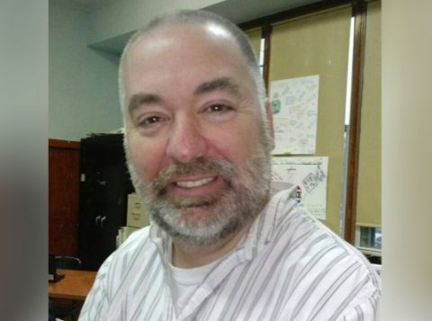 Nữ sinh 17 nhận thầy giáo làm cha nuôi rồi dâng hiến hết