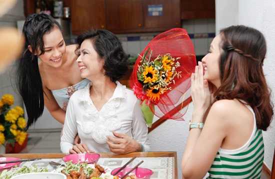 Quà tặng 8.3 khiến chị em nào cũng hét lên vì vui sướng Quà tặng 8.3 khiến chị em nào cũng hét lên vì vui sướng