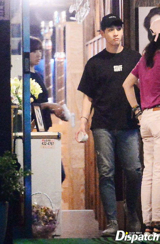 Dispatch tung ảnh độc quyền Park Shin Hye diện đồ đôi, hẹn hò cùng đàn em kém tuổi