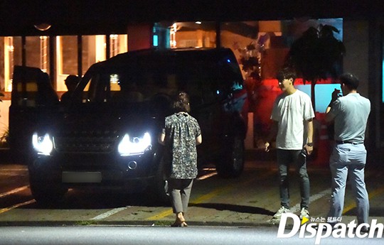 Dispatch tung ảnh độc quyền Park Shin Hye diện đồ đôi, hẹn hò cùng đàn em kém tuổi Dispatch tung ảnh độc quyền Park Shin Hye diện đồ đôi, hẹn hò cùng đàn em kém tuổi