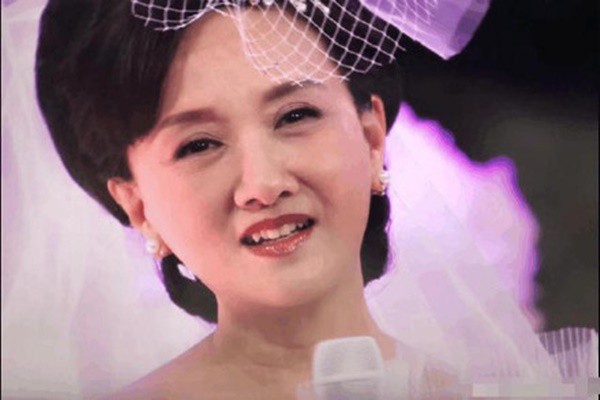 30 năm trước không đám cưới vì nghèo và tấm chân tình của vua Khang Hy dành cho vợ lúc về già