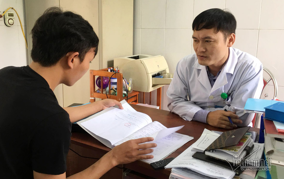 Nam sinh đột nhập máy bay từng dùng ma túy, bị ảo giác