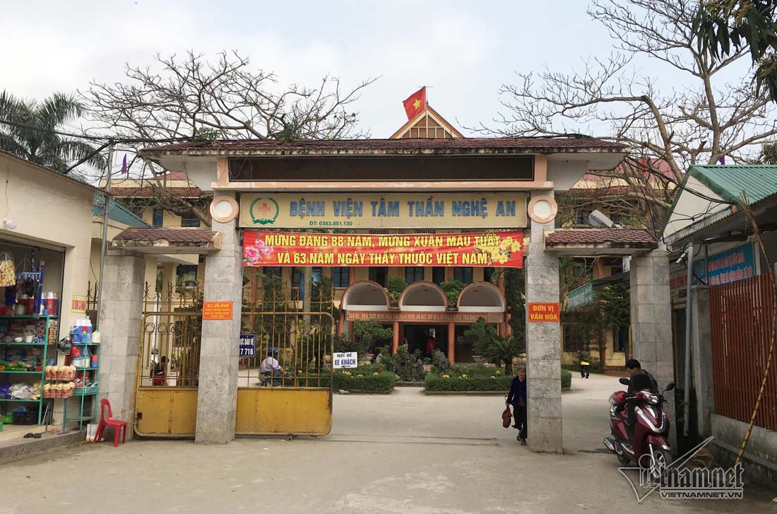 Nam sinh đột nhập máy bay từng dùng ma túy, bị ảo giác