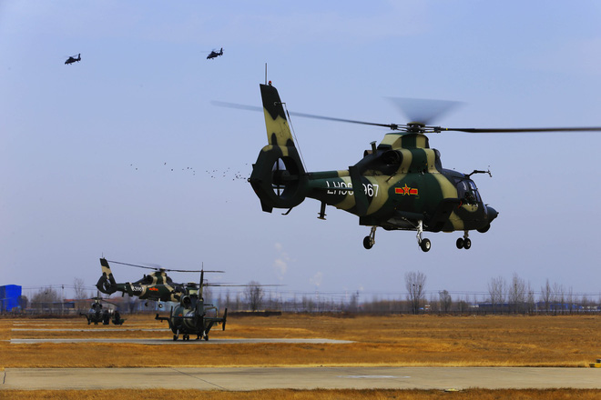 Kinh ngạc trước quy mô bầy chuồn chuồn của Lục quân Trung Quốc