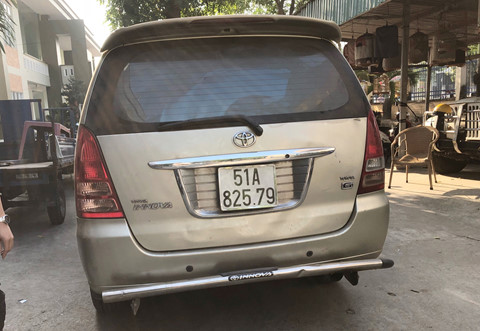 Hàng chục cảnh sát truy đuổi gắt gao xe bán tải tông văng CSGT