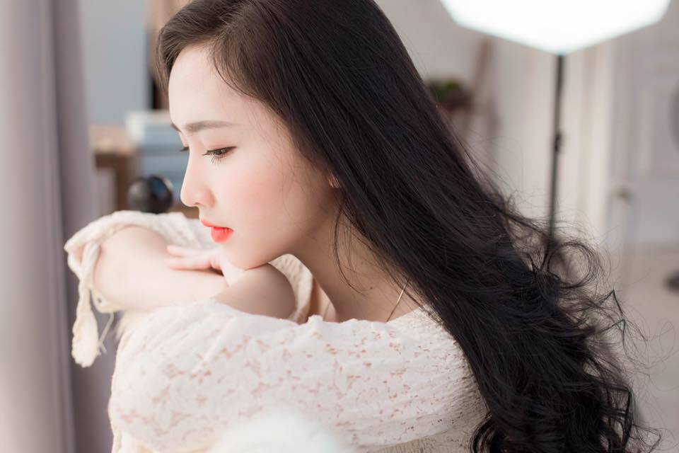 Cô gái xinh đẹp mặc trang phục H’Mông khiến nhiều người mê mẩn
