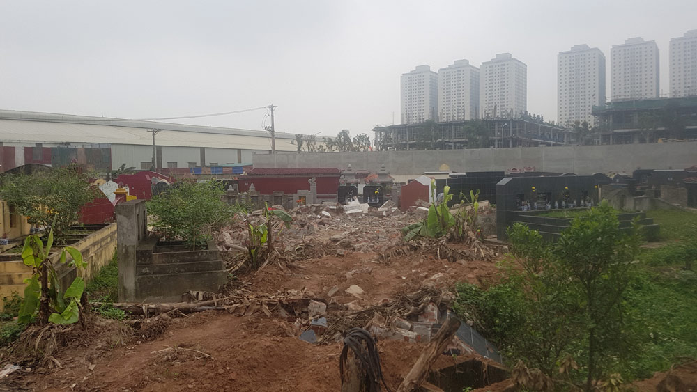 Hà Nội: Đi tảo mộ tá hỏa mộ đã di dời, hiện trường xới tung