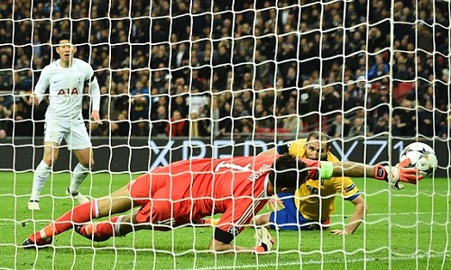 Ghi hai bàn trong ba phút, Juventus thắng ngược Tottenham