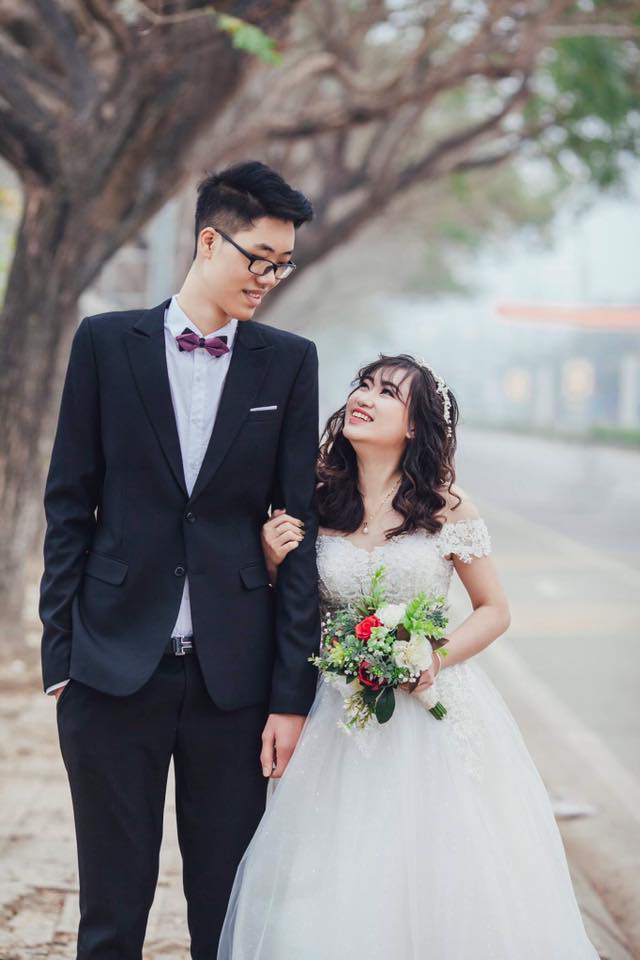 8/3, các nàng tí hon rần rần khoe ảnh người yêu khổng lồ: Món quà to nhất đây rồi còn gì!