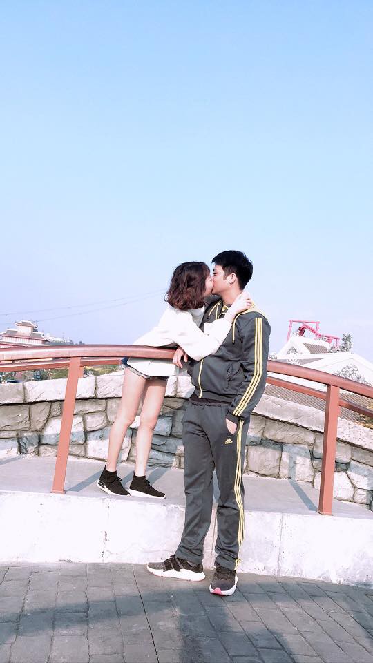 8/3, các nàng tí hon rần rần khoe ảnh người yêu khổng lồ: Món quà to nhất đây rồi còn gì!