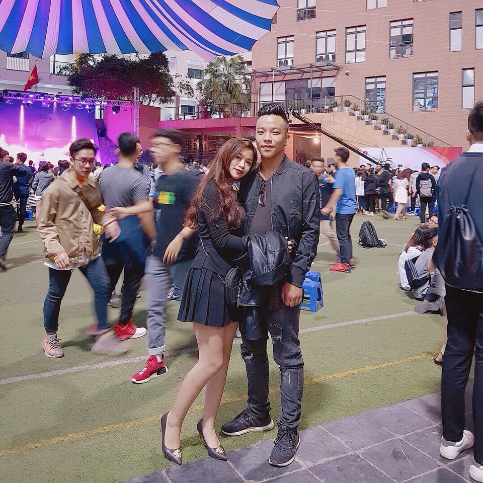 8/3, các nàng tí hon rần rần khoe ảnh người yêu khổng lồ: Món quà to nhất đây rồi còn gì!