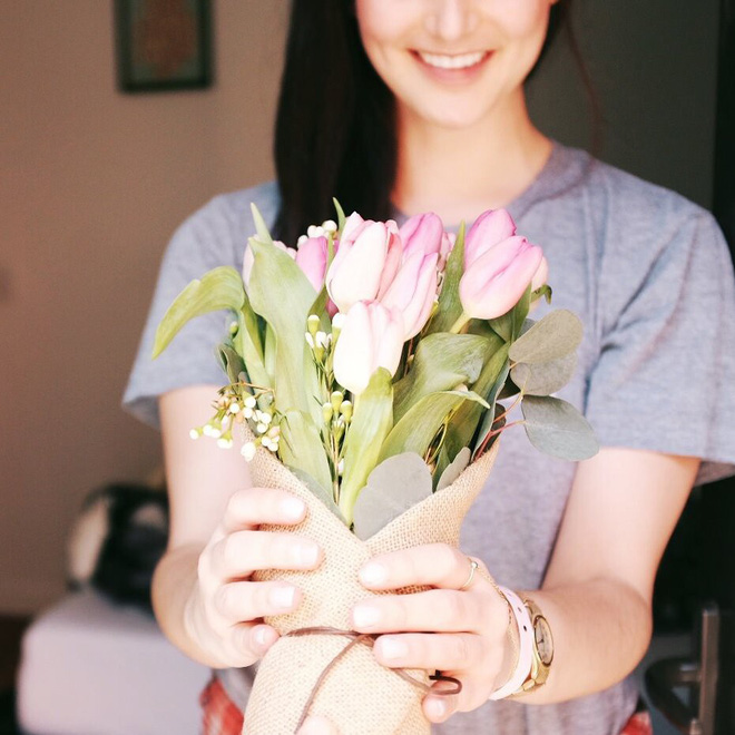 Phụ nữ, dù chọn mình là bông hoa nào, hãy cứ rực rỡ nhất trong thời điểm ấy Phụ nữ, dù chọn mình là bông hoa nào, hãy cứ rực rỡ nhất trong thời điểm ấy