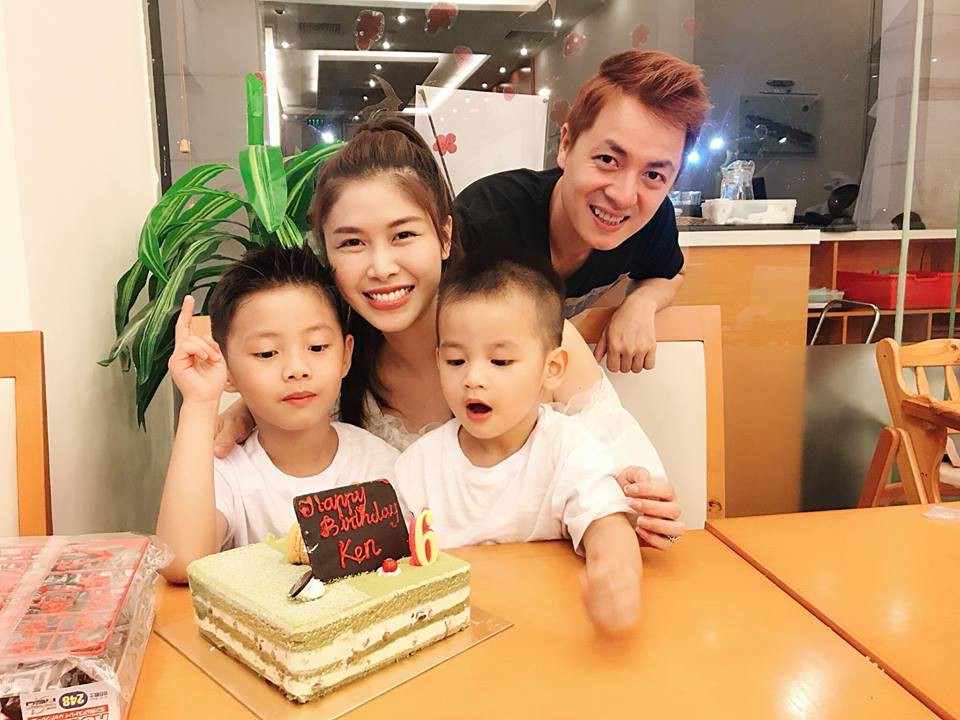 Chẳng cần tặng quà sang trọng vào 8/3, bà xã Đăng Khôi hạnh phúc khi được chồng đích thân giặt quần áo