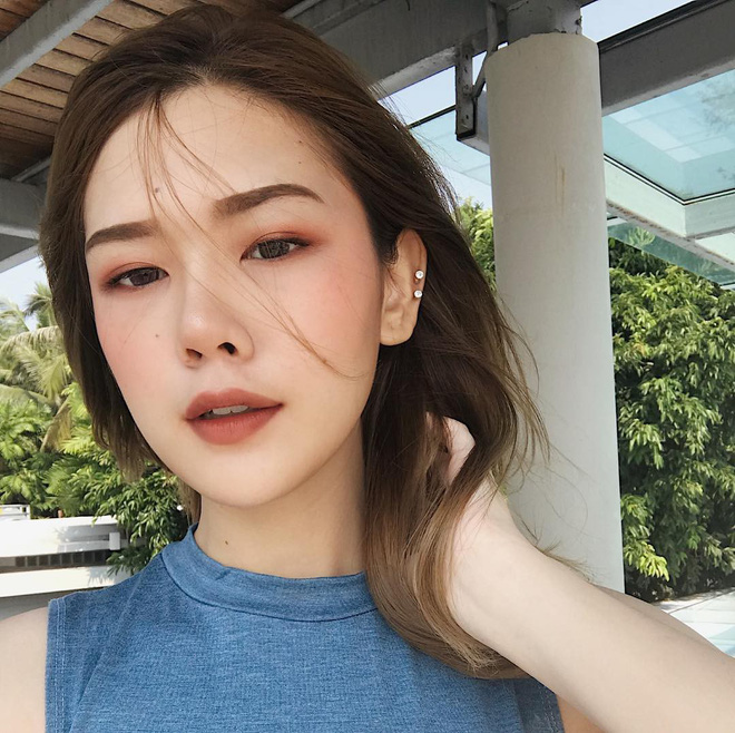 Con gái châu Á đang mê mệt 5 kiểu đánh mắt đơn giản nhưng ăn ảnh hết mức này Con gái châu Á đang mê mệt 5 kiểu đánh mắt đơn giản nhưng ăn ảnh hết mức này