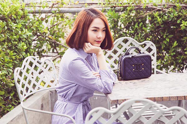 Hai cô bạn độc thân giàu có, đẳng cấp và xinh đẹp của Hoàng Thùy Linh Hai cô bạn độc thân giàu có, đẳng cấp và xinh đẹp của Hoàng Thùy Linh