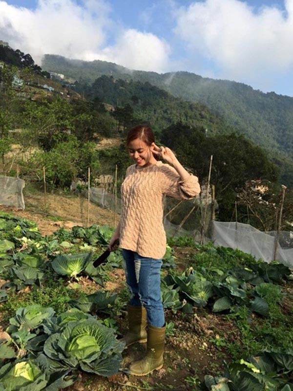 Hai cô bạn độc thân giàu có, đẳng cấp và xinh đẹp của Hoàng Thùy Linh