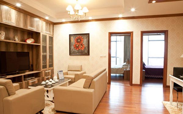 Hai cô bạn độc thân giàu có, đẳng cấp và xinh đẹp của Hoàng Thùy Linh