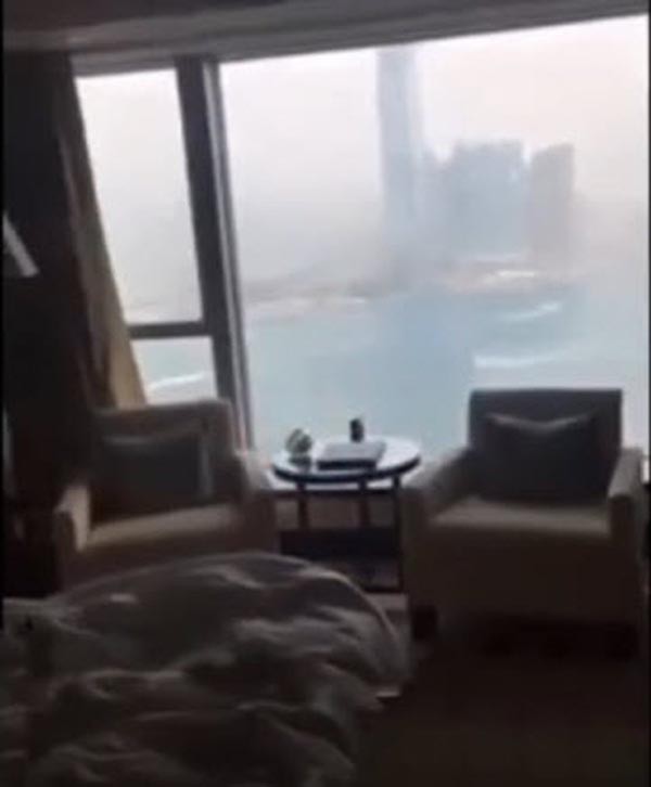 Hai cô bạn độc thân giàu có, đẳng cấp và xinh đẹp của Hoàng Thùy Linh