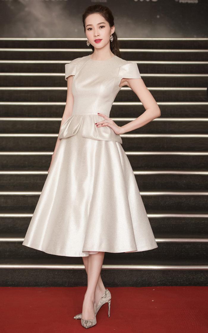 Đi làm về muộn, vẫn lộng lẫy hẹn hò 8/3 cùng chàng nhờ 4 kiểu váy mặc là đẹp này!