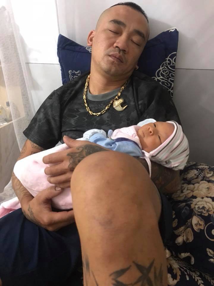 500 anh em ở nhà trông con ngày 8/3 với lời thề đảm đang chăm ngoan không thụt két trong 364 ngày còn lại