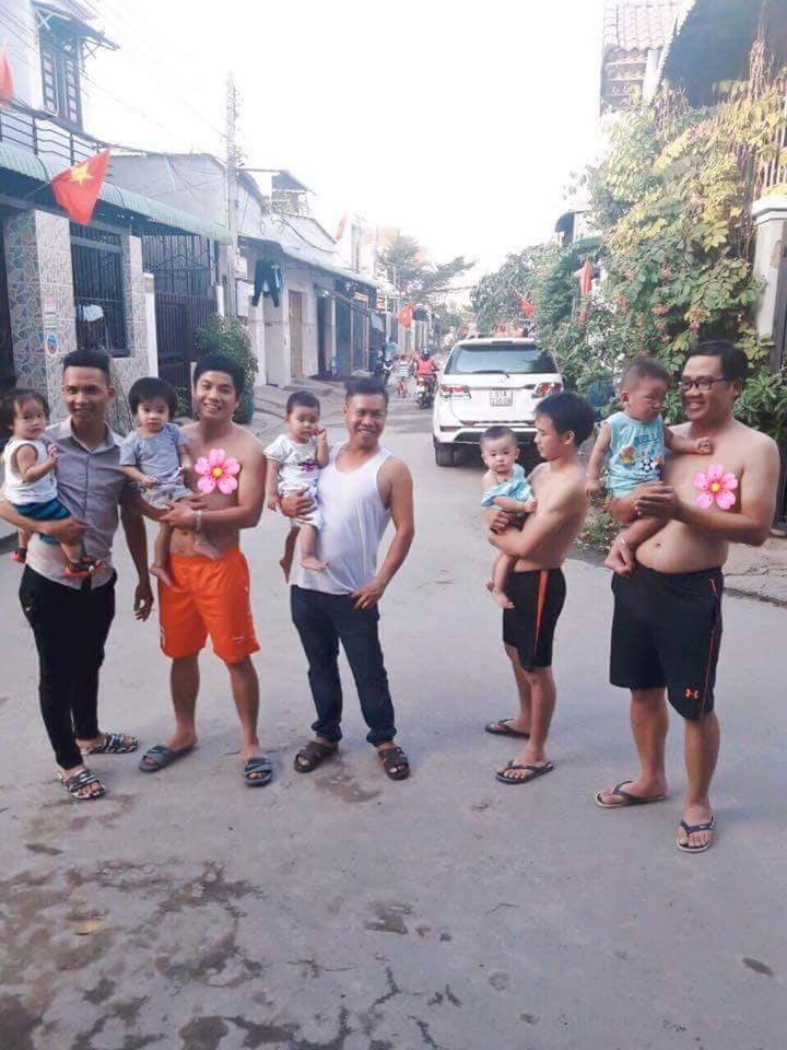 500 anh em ở nhà trông con ngày 8/3 với lời thề đảm đang chăm ngoan không thụt két trong 364 ngày còn lại