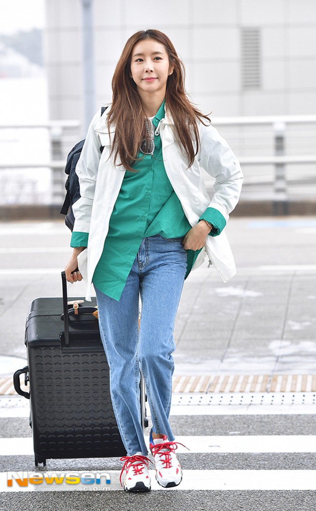 Hè chưa về mà các sao Việt đã lên đồ street style tưng bừng với sắc màu rực rỡ