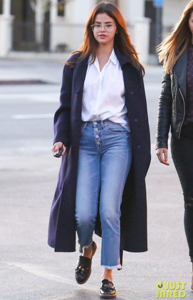 Hè chưa về mà các sao Việt đã lên đồ street style tưng bừng với sắc màu rực rỡ