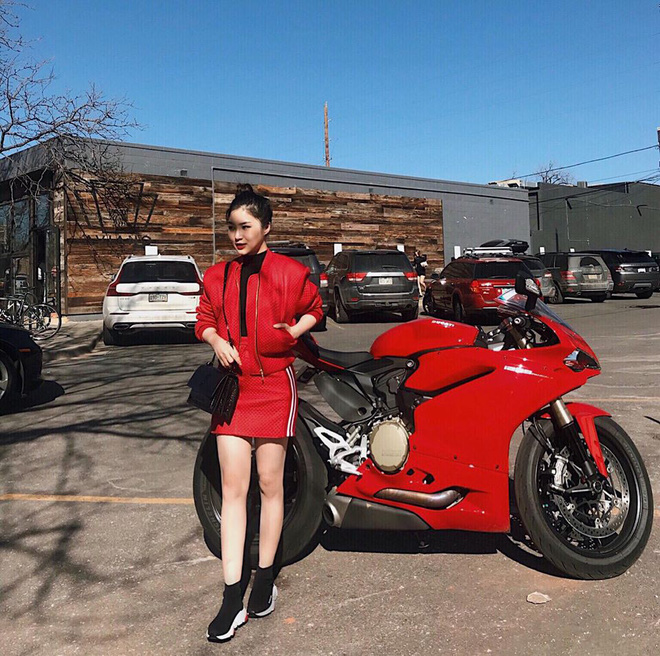 Hè chưa về mà các sao Việt đã lên đồ street style tưng bừng với sắc màu rực rỡ