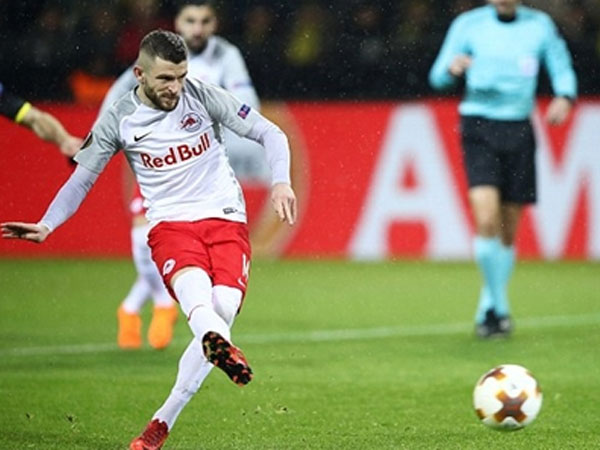 Dortmund thất thủ bởi hai bàn thua trong bảy phút