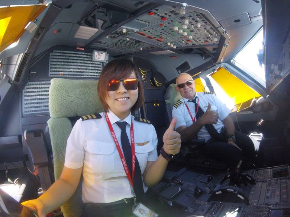 Từ giáo viên tiếng Anh thành nữ cơ phó đầu tiên của Vietjet