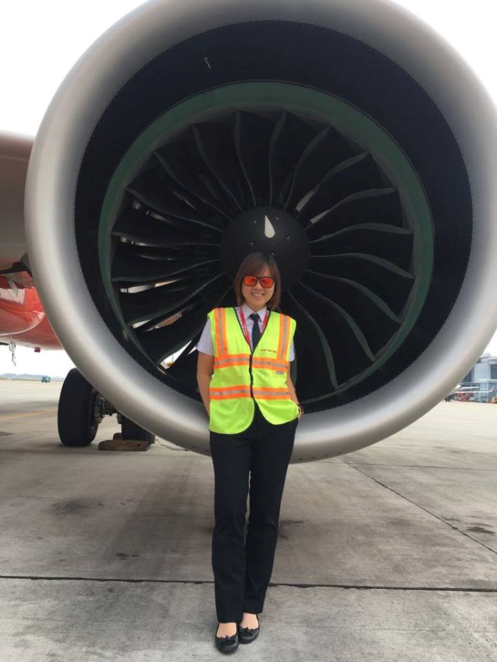 Từ giáo viên tiếng Anh thành nữ cơ phó đầu tiên của Vietjet