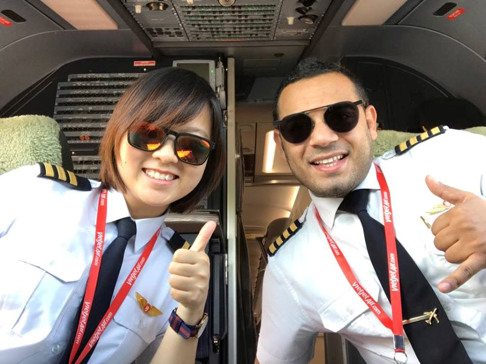 Từ giáo viên tiếng Anh thành nữ cơ phó đầu tiên của Vietjet