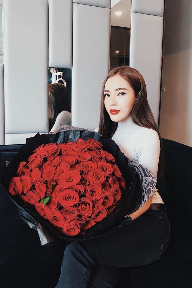 Hậu 8/3, người đẹp Việt khoe quà khủng với loạt đồ hiệu xa xỉ Hậu 8/3, người đẹp Việt khoe quà khủng với loạt đồ hiệu xa xỉ