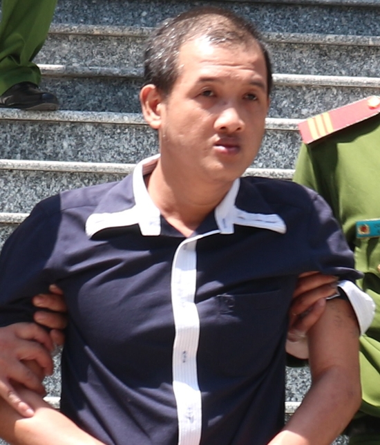 Đột nhập vào nhà khống chế bé gái 9 tuổi, cướp tài sản rồi hiếp dâm