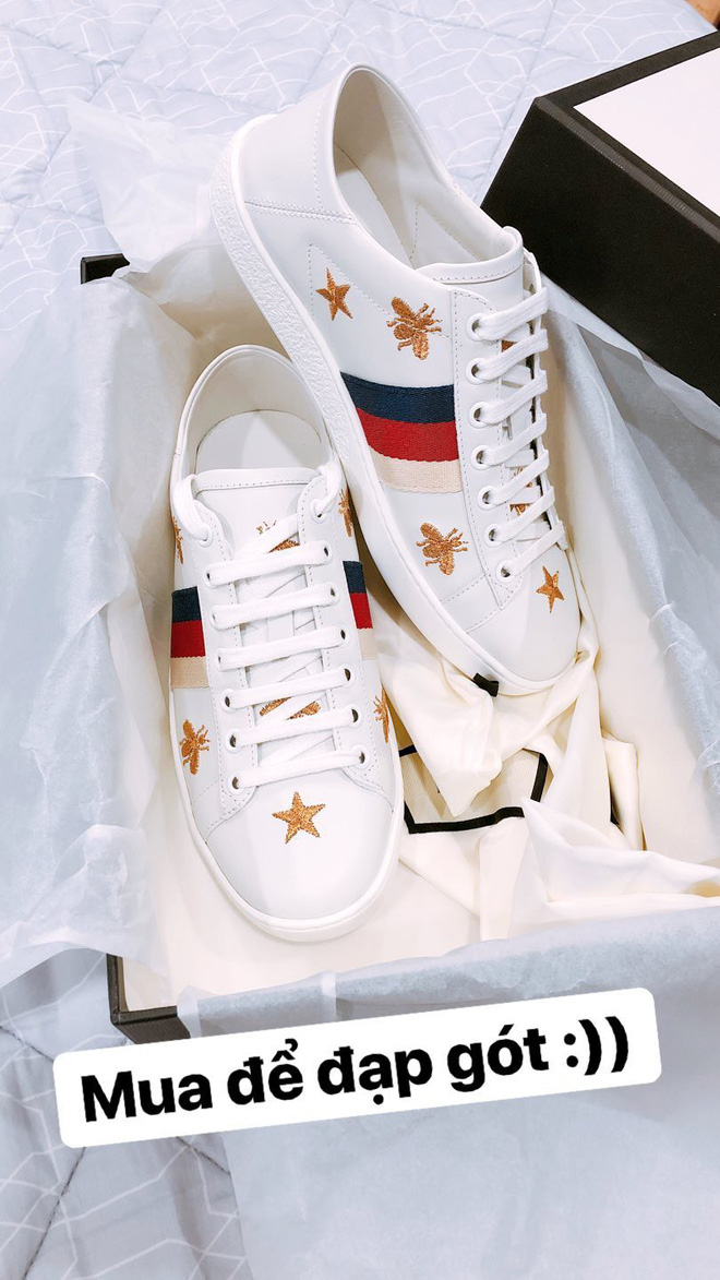 Chịu chi như Hòa Minzy: Sắm hẳn giày gần 20 triệu chỉ để đi đạp gót!