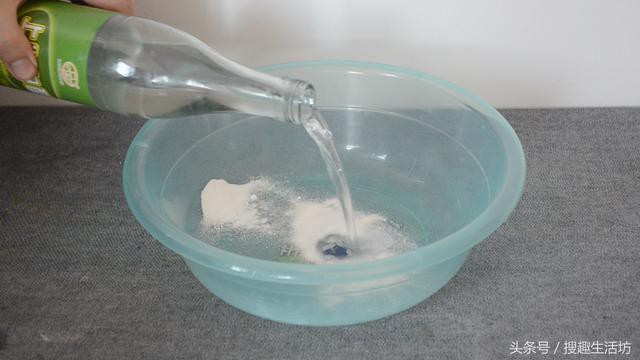 Giặt xà phòng vẫn chưa đủ, phải trộn vài nguyên liệu nữa thì giẻ lau sẽ hết ố bẩn, lại trắng như mới