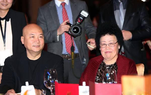 Bị chỉ trích vì gian lận kinh doanh, Triệu Vy vẫn lọt Top Nữ tỷ phú tay trắng lập nghiệp