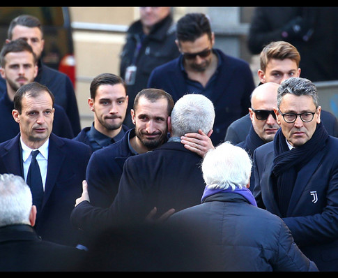 Hàng ngàn người tiễn đưa cầu thủ xấu số Astori