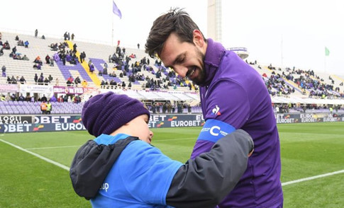 Hàng ngàn người tiễn đưa cầu thủ xấu số Astori