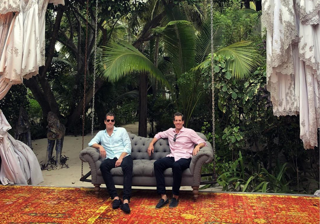 Cuộc sống xa hoa của các triệu phú tiền ảo