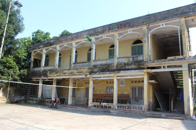 Hải Dương: Vợ khóc ngất khi phát hiện chồng thắt cổ tự tử bí ẩn